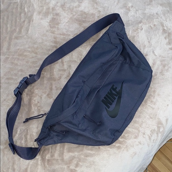 nike shoulder pack